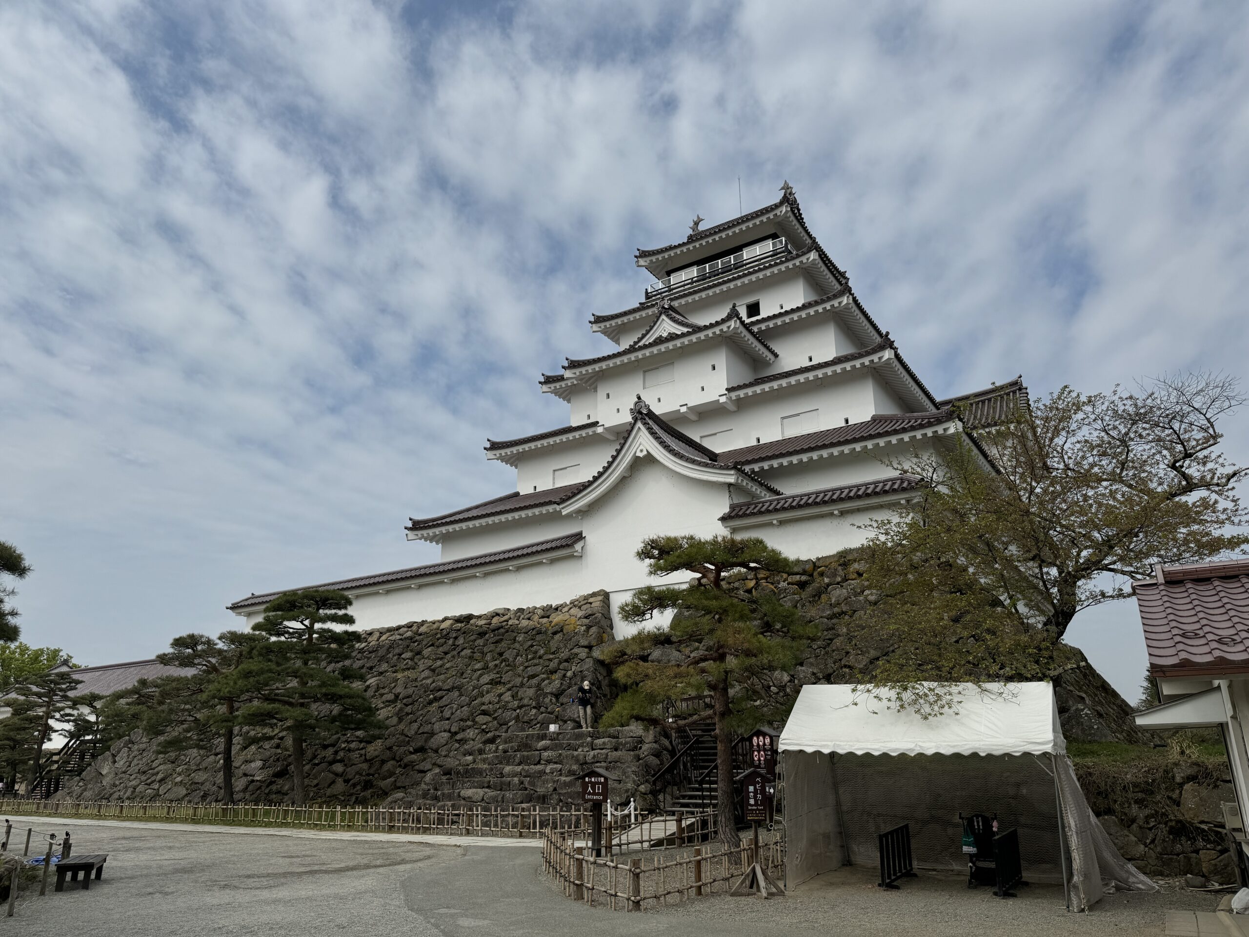 鶴ヶ城天守閣正面