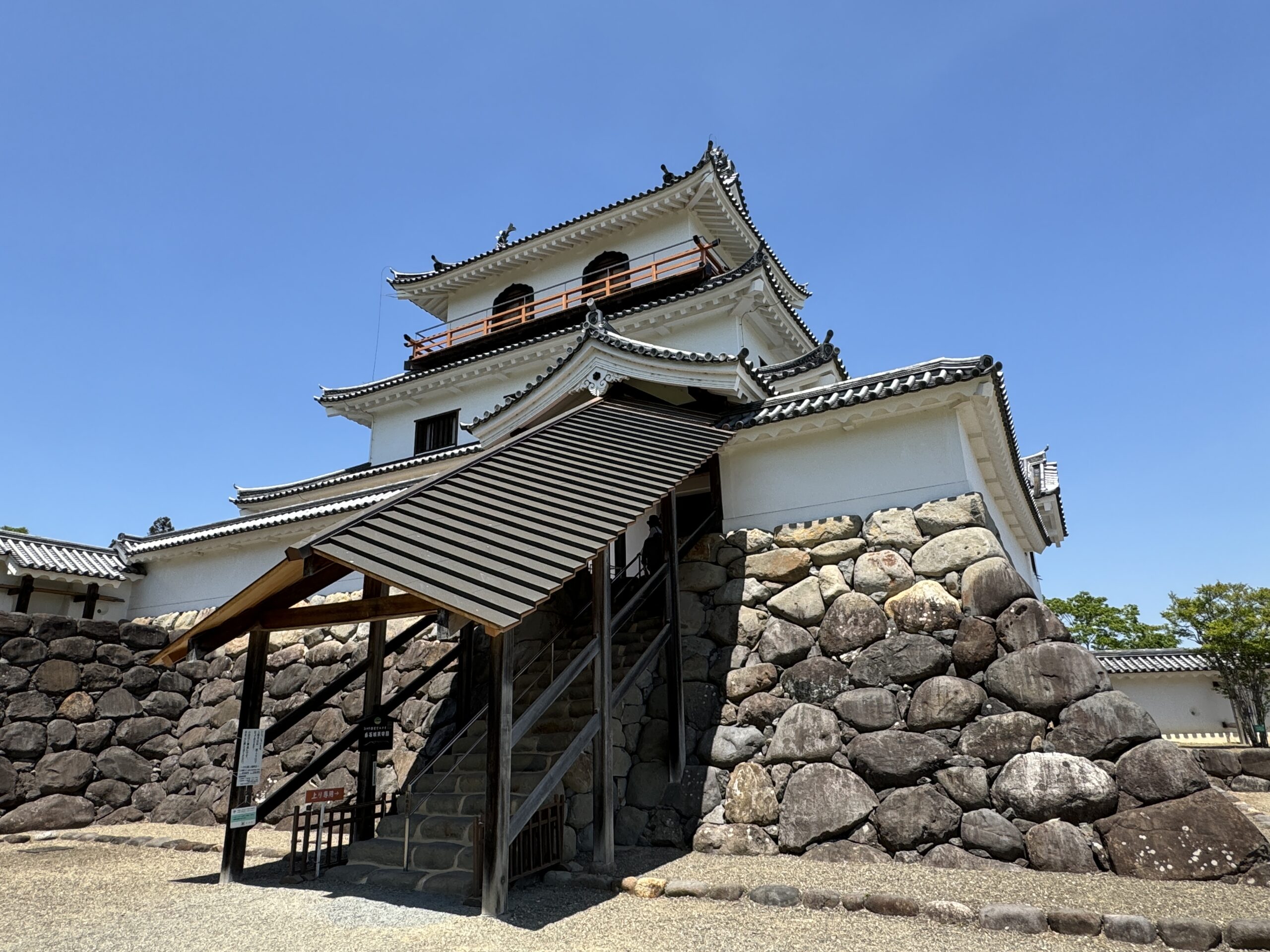 白石城天守・入り口付近