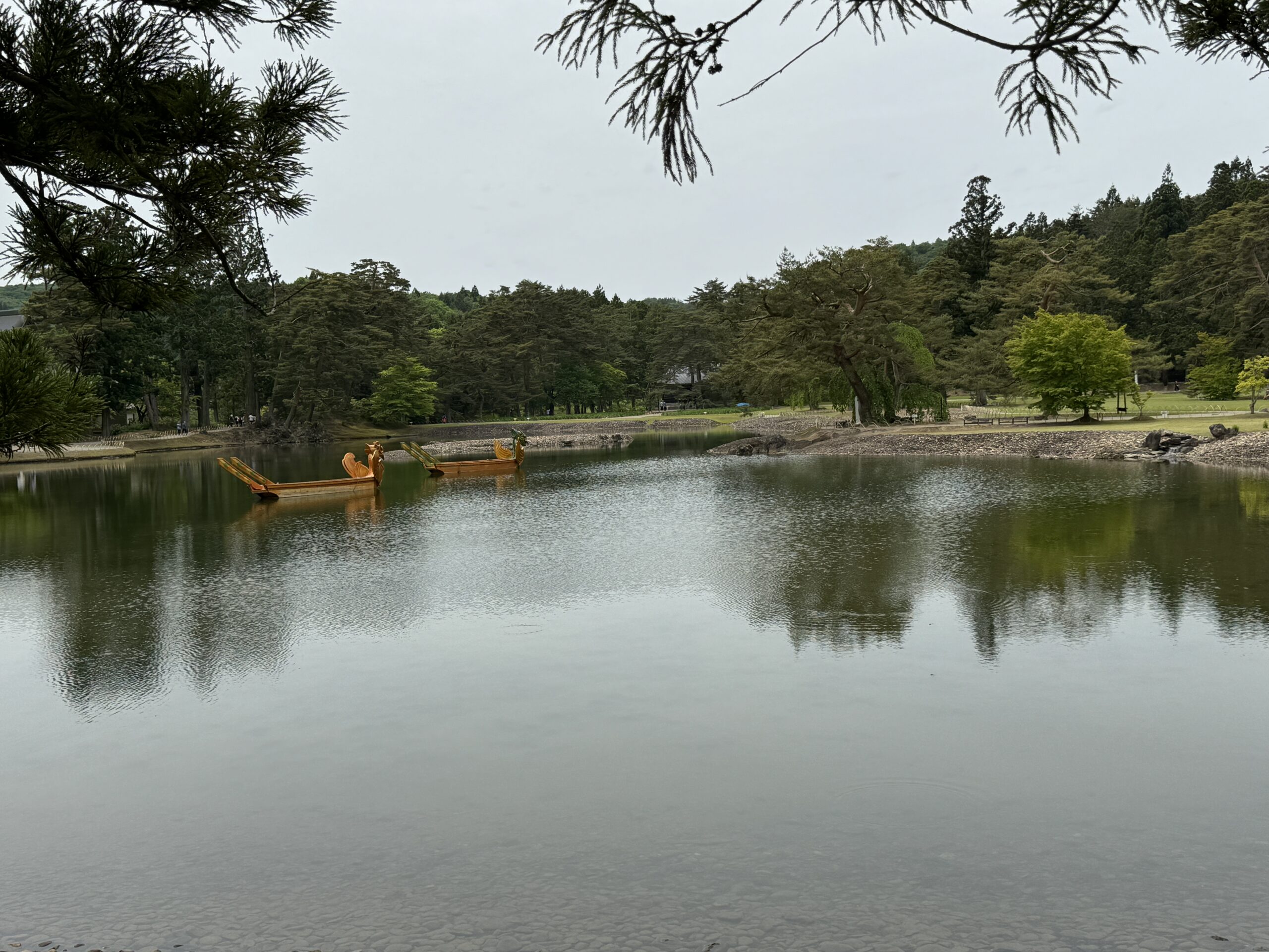 毛越寺池裏側