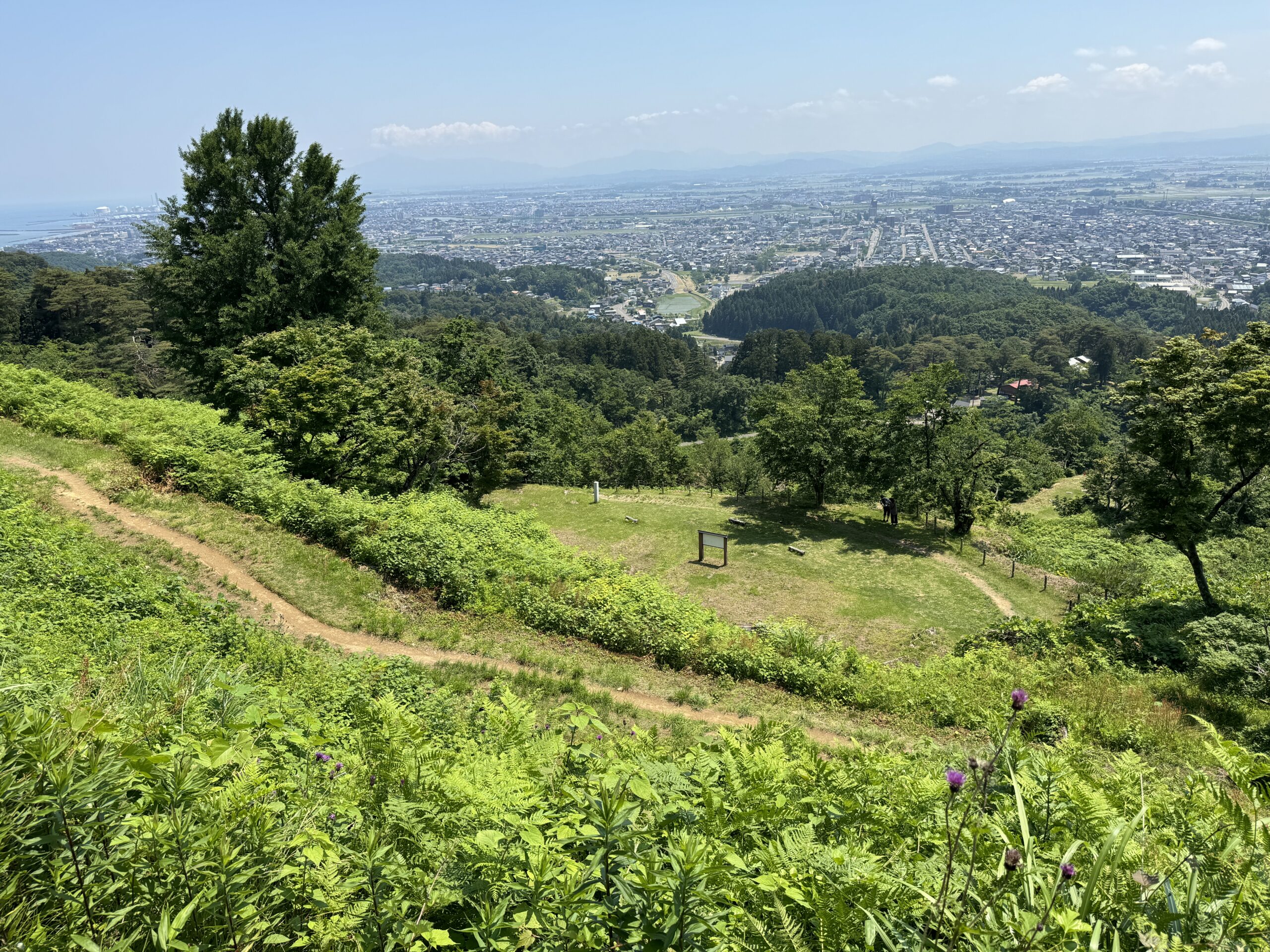 春日山城・本丸からの展望