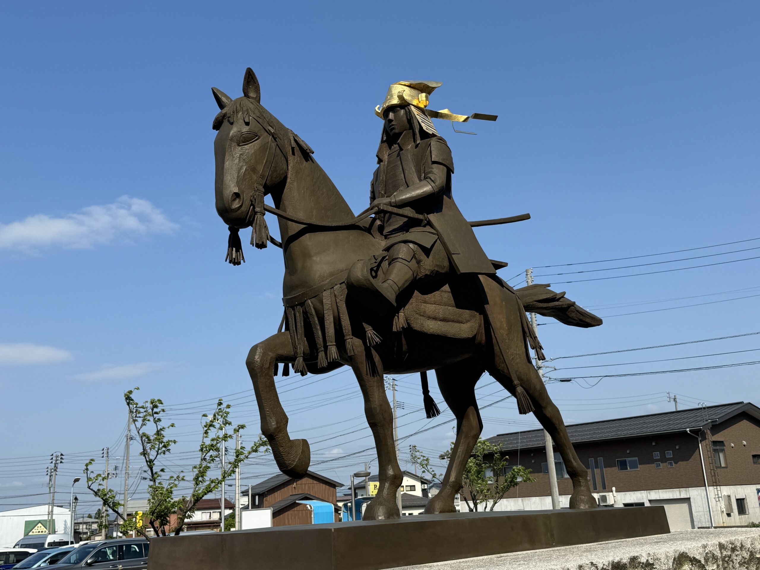 上杉謙信公像・上越妙高駅