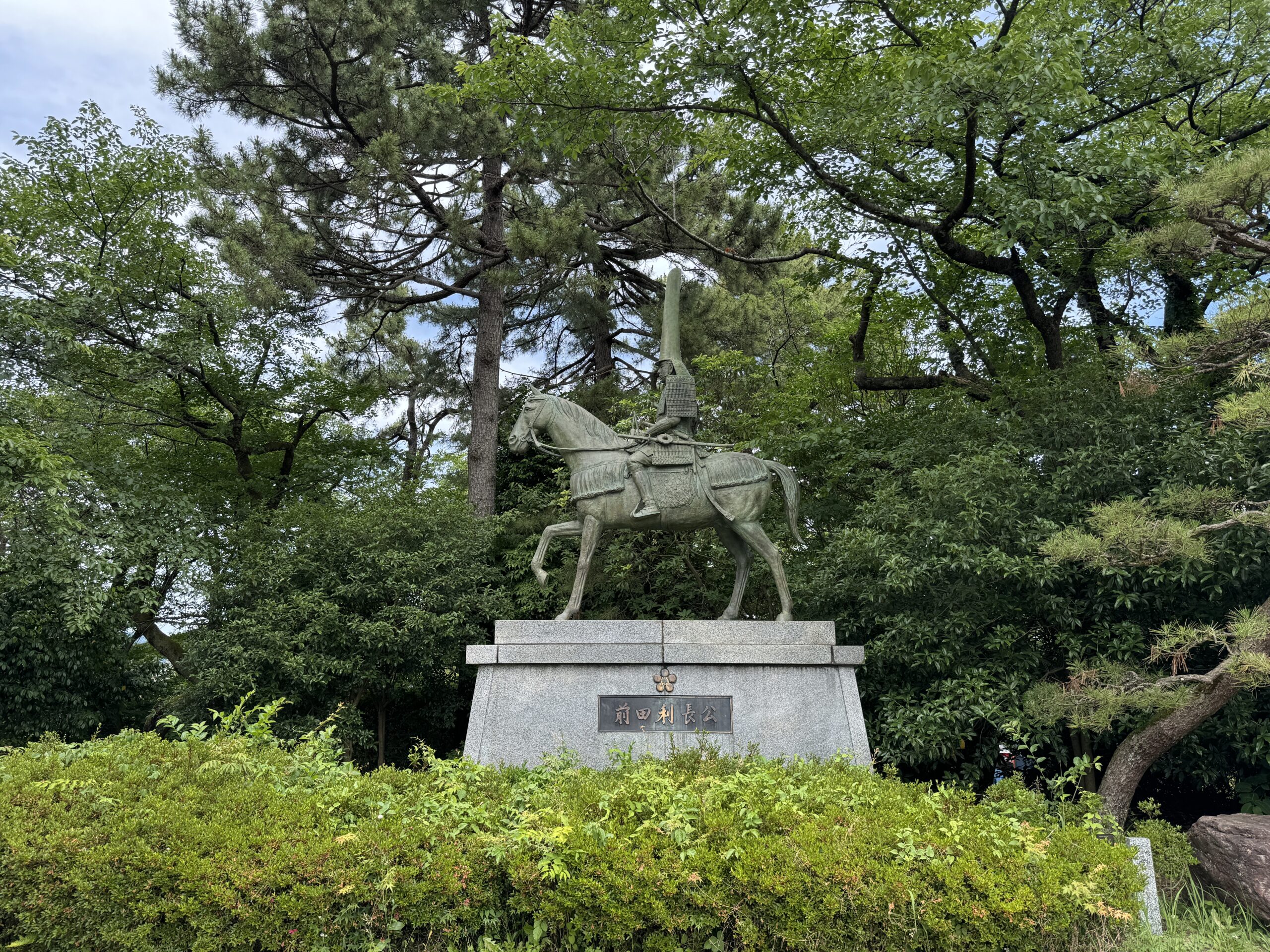 高岡城・前田利長像