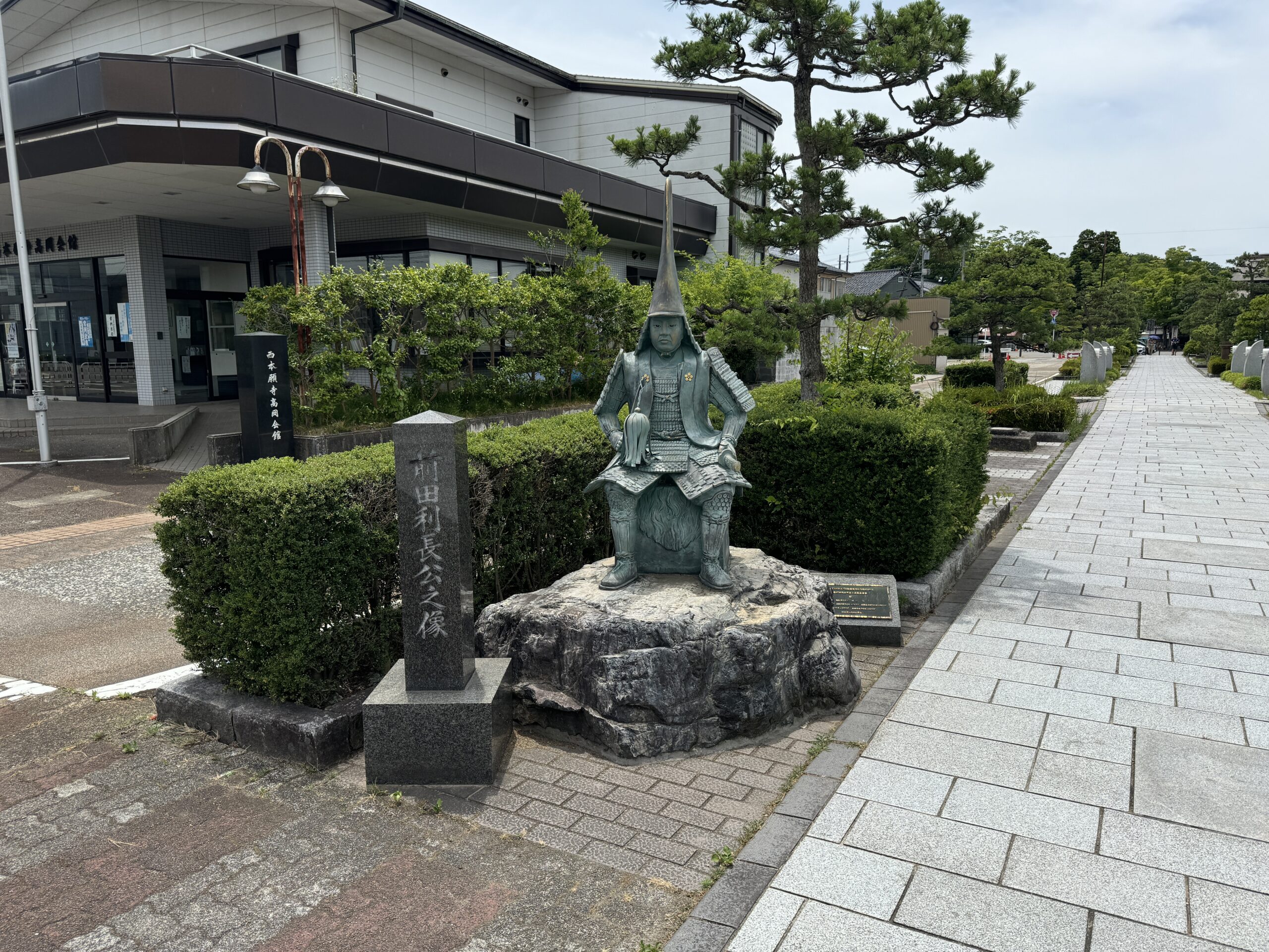 高岡・前田利長像